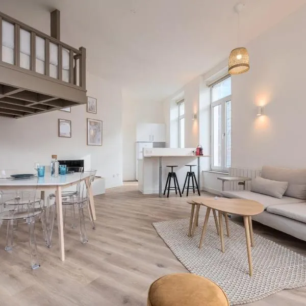 Spacious and bright studio in the center., hotel en Lille