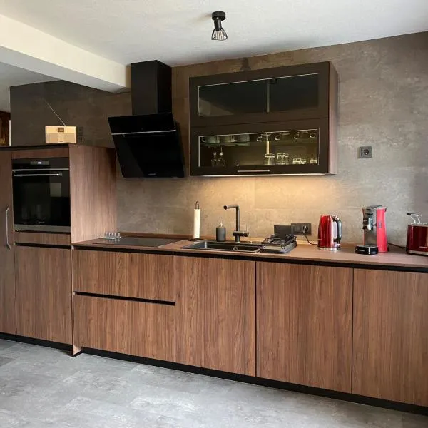 Haus Mariechen Whg 2- nahe Silbersee mit Terrasse & Sauna, Freibad fußläufig, hotell i Frielendorf