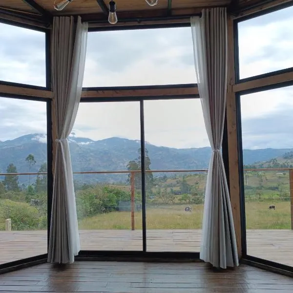Cabaña al aire libre en Macheta Cundinamarca - Tiny House - Glamping Caelum, hotel din Machetá