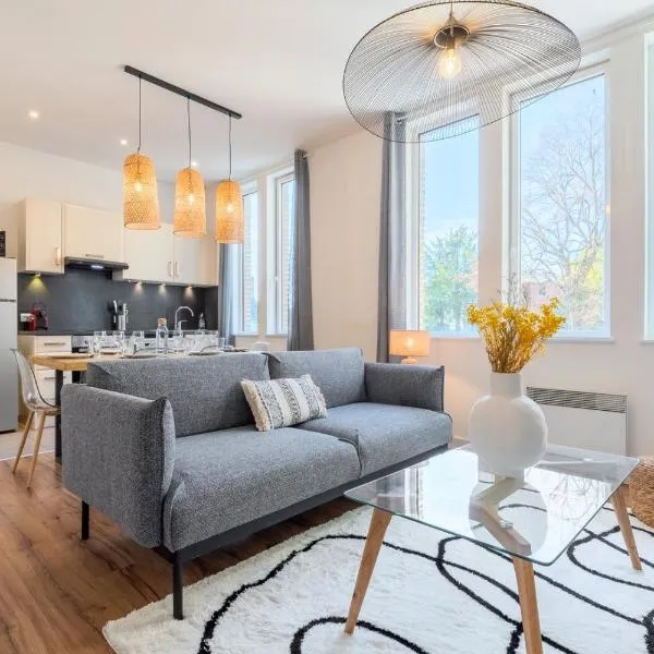 Modern, quiet 3-bedroom apartment with parking, hotel in Marcq-en-Baroeul