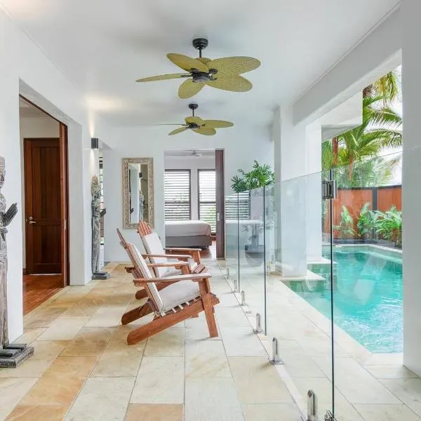 Palm Bliss Villa - A Central Balinese Pool Oasis, hotel in Port Douglas