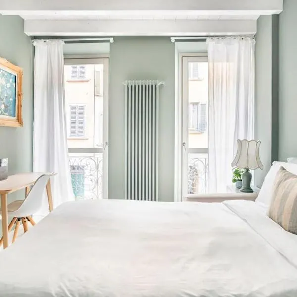 Bergamo Center [SUITE MIA] - Modern & Green + WiFi, hotel v Bergamu