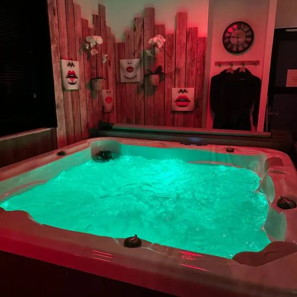 La Maison des Plaisirs Love room, hotel v destinaci Champigny-sur-Yonne