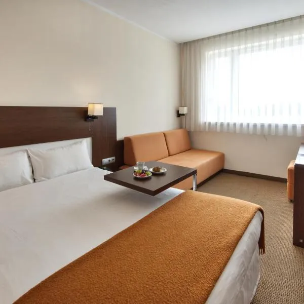 Desilva Inn Katowice Airport, hotel in Tapkowice