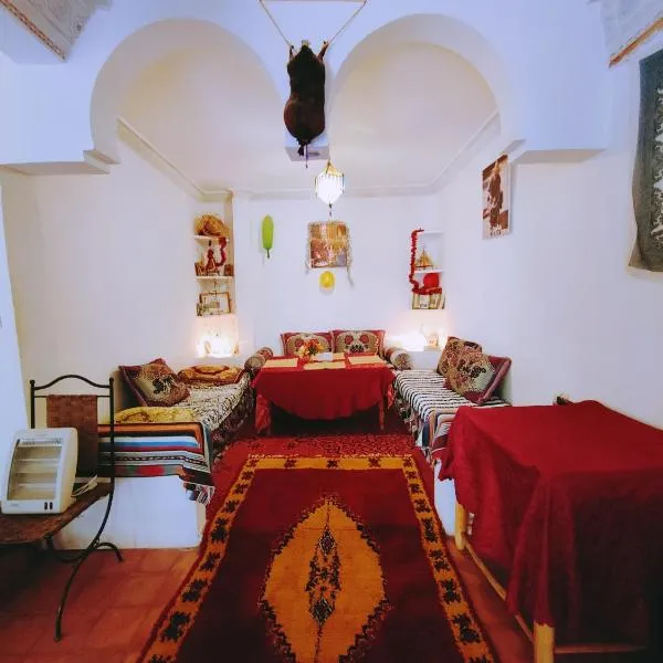 Riad Kasbah des Roches, hôtel à Semrir