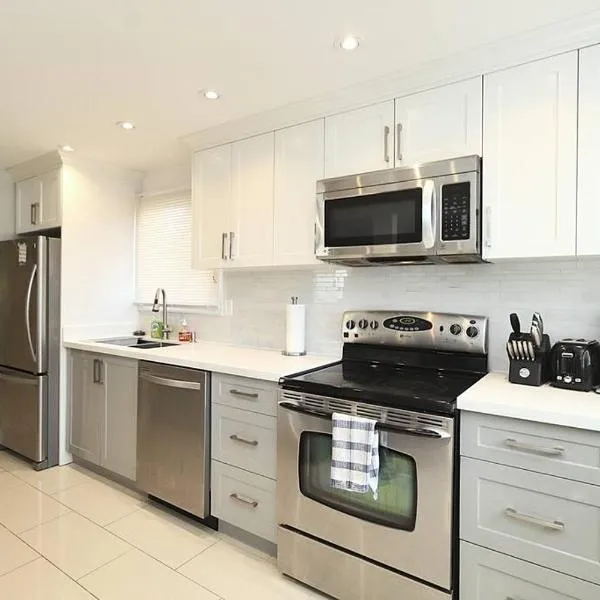 Barrie House near to all amenities, hotel v destinaci Barrie