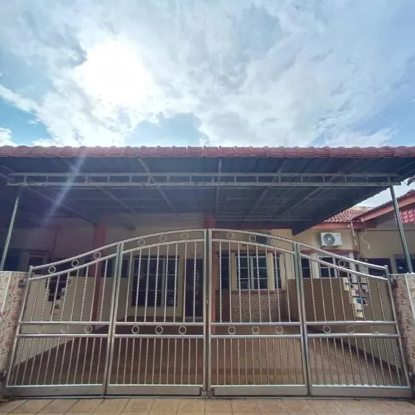 KhaAfi Homestay Seri Iskandar, hotel sa Kampung Bota Kiri