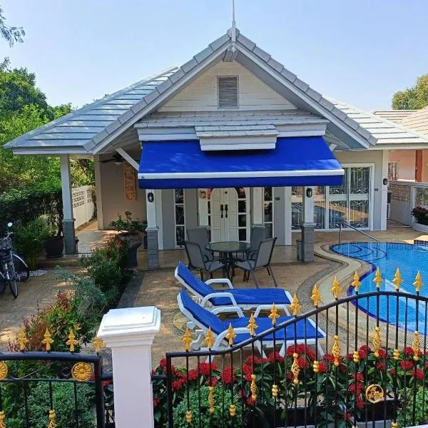 Beautiful Villa with private pool in Cha-Am, hotel in Ban Sahakham