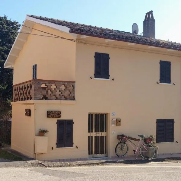 Casa Cairo Rooms&Services – hotel w mieście Mombaroccio