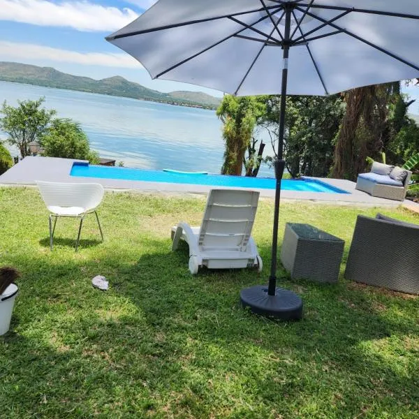 Le Bamboo Guest House And Boat Cruise, hotel in Hartbeespoort