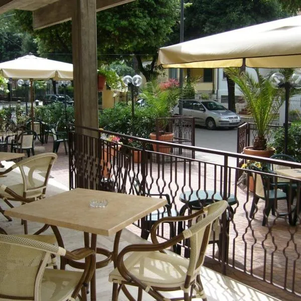 Hotel Mucciolini, hotel in Fossa