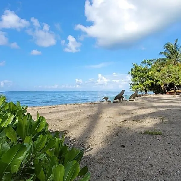 Fare Oviri Lodge, hotel in Taputapuapea