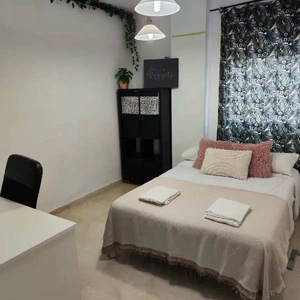 Atico Queen Itimad, hotel in San Juan de Aznalfarache