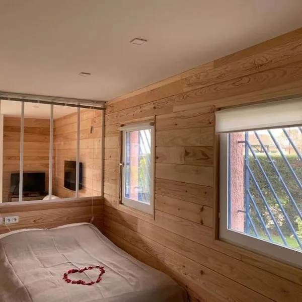 L’Eden Studio Suite Balneo plein centre d’Andernos – hotel w mieście Andernos-les-Bains