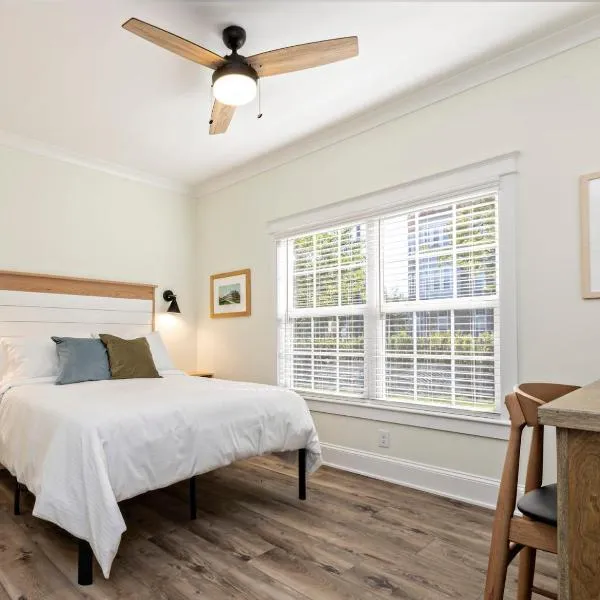 The Waverly 100 Inn at Old Beach, khách sạn ở Virginia Beach