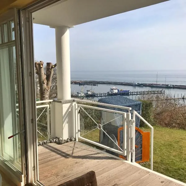 Meerblickvilla Prinz Heinrich - Ferienwohnung 4, hotel v mestu Sassnitz