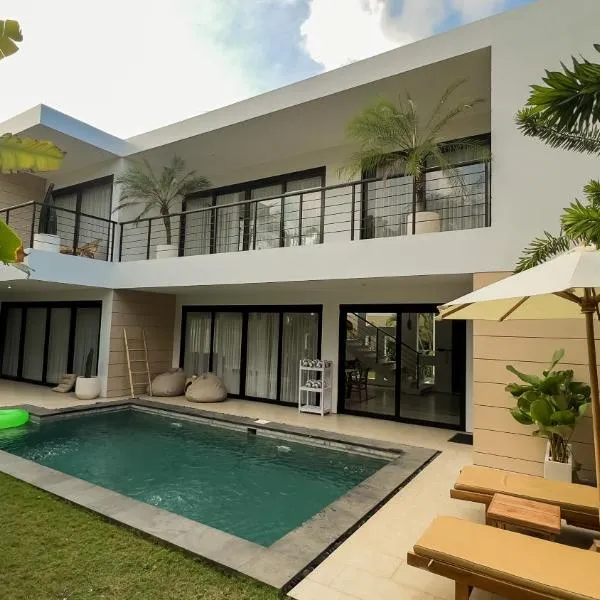 Admire Villa - a luxury private villa with Pool, khách sạn ở Legian