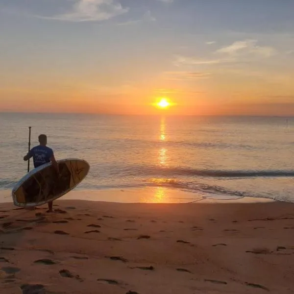 Loma Beach Resort, hótel í Ban Samphao