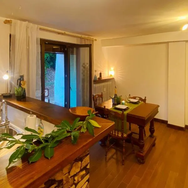 Monolocale con bagno turco e spazio esterno Studio apartment with turkish bath and external space, hotel in Cremeno