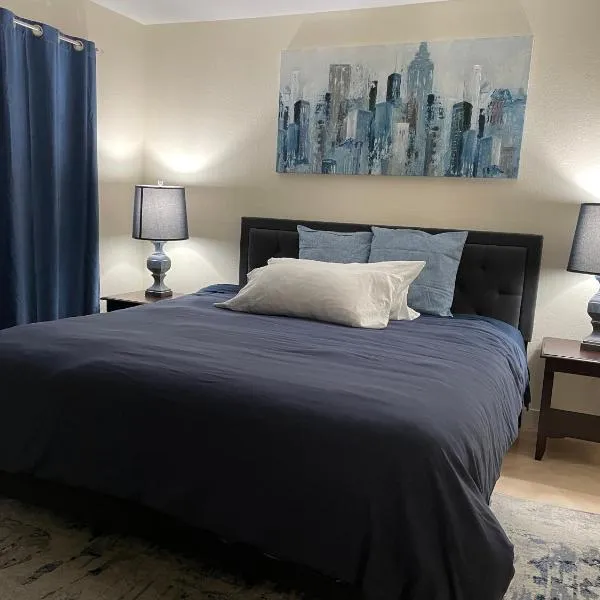 Newly Remodeled Family Friendly 3B/2B House, hotel v destinaci Henderson