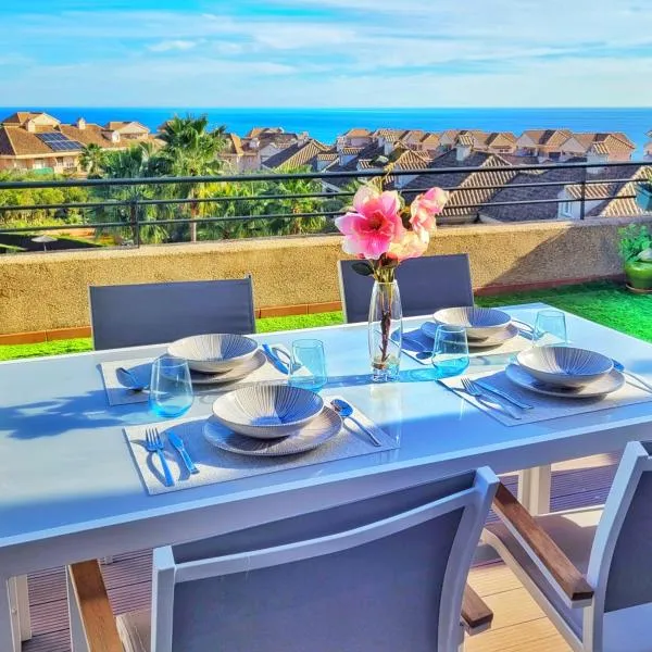 Alcaidesa, luxury apartment with sea views, hotel in La Alcaidesa