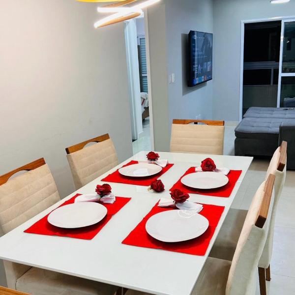 APTO BEIRA MAR - ACONCHEGANTE _ VARANDA GOURMET - WIFI - NETFLIX - TV A CABO - PRAIA GRANDE - Foto 3
