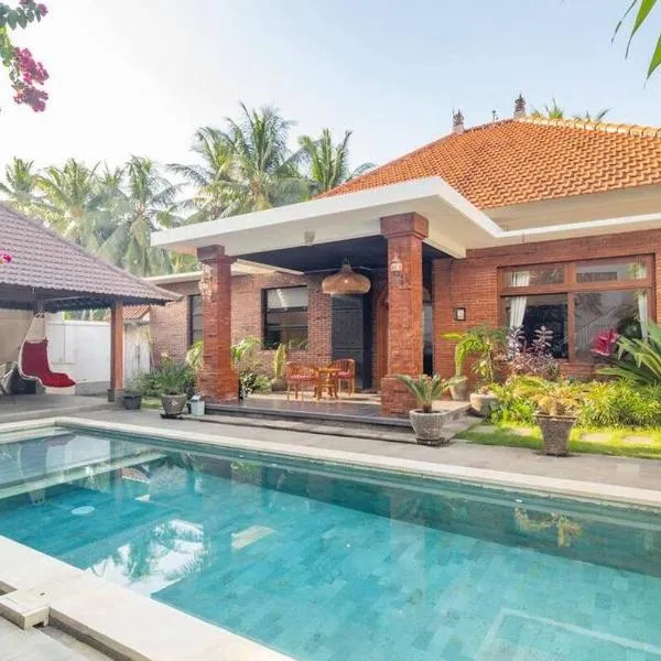 Dani Private Villa - 2BR Private Pool Villa in Tejakula North Bali, hotel v destinaci Gretek