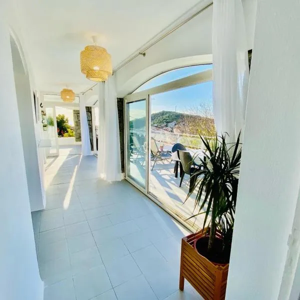 Villa Montalbo vue mer de 2 à 10 personnes, hotel v destinácii Cargèse