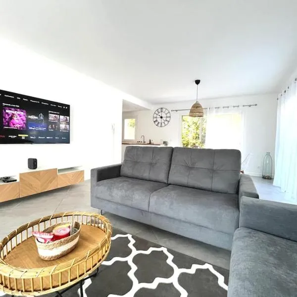 Villa Victoria #8 persons #3 Bedrooms #Terrace # garage Beach - Calm and Clim, hótel í Roquebrune-Cap-Martin