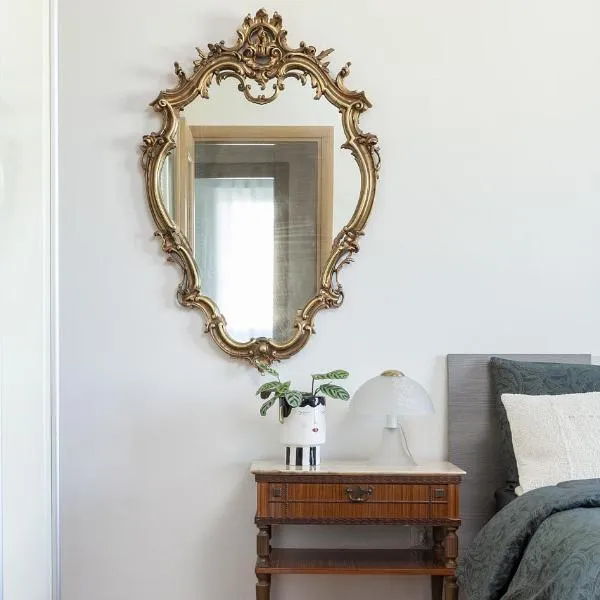 TWO SPACIOUS BEDROOMS 1 MINUTE TO METRO STOP, hotell i Milano