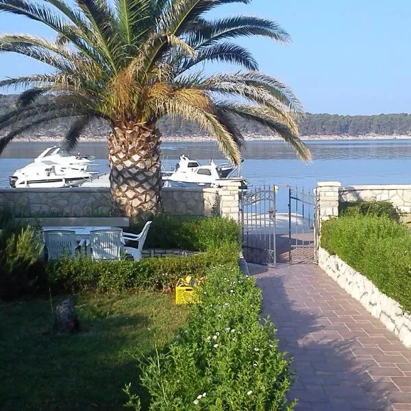 Apartments Nautica: Barbat na Rabu şehrinde bir otel