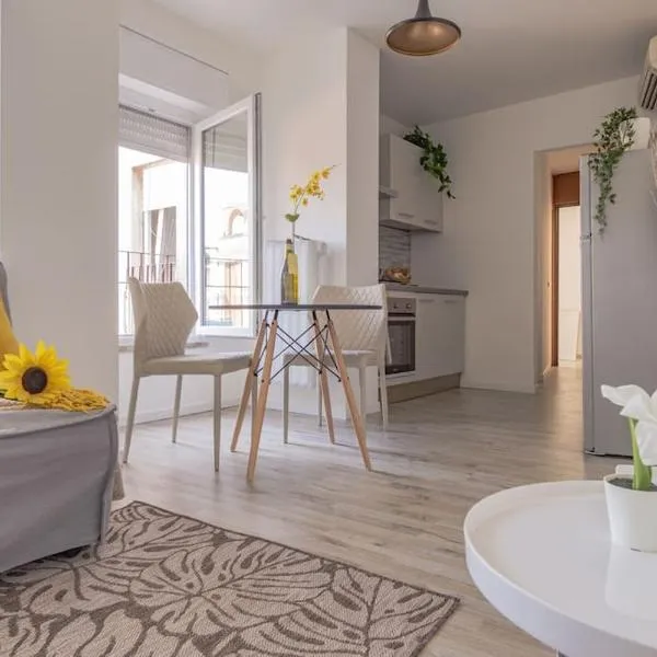 One Flat/studio,Busto Arsizio[Center,with terrace], hotel v destinaci Busto Arsizio