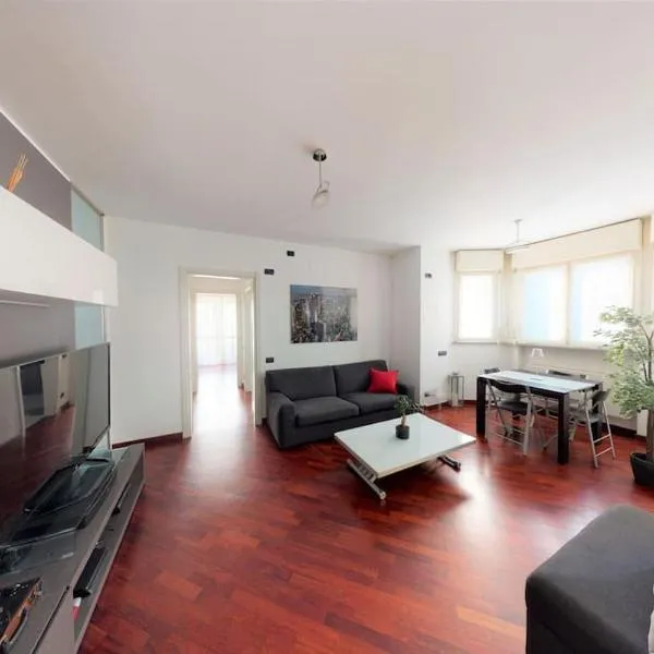 Apartment+garage near Novegro Exhibition/Linate, hotel i Segrate