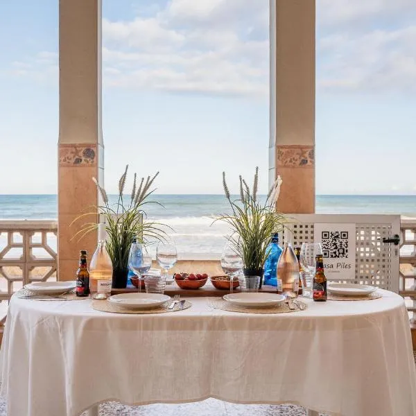 Beachfront house, hotel in Piles