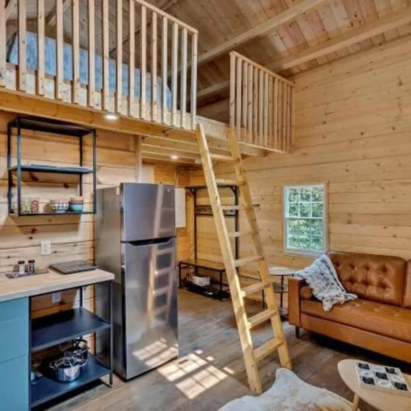 Lofted Kabin - Pavo, hotel v destinaci Fenelon Falls