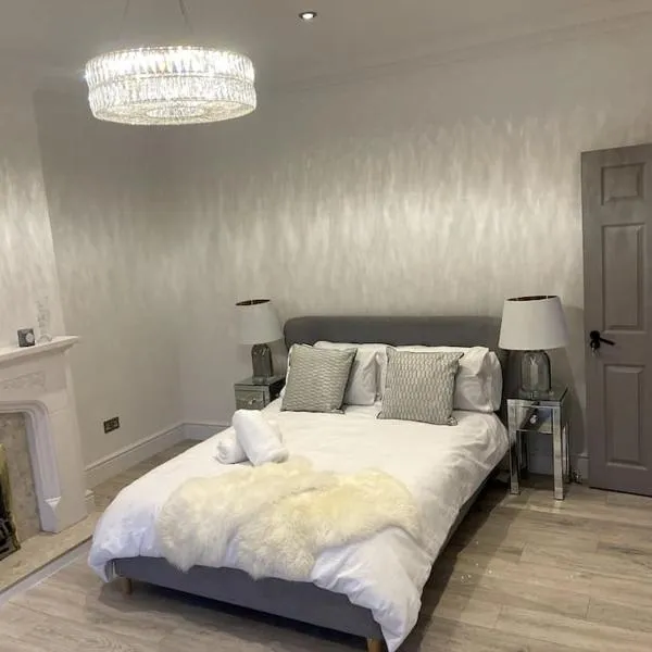 Stylish King Size Room in Modern Renovated House, hotel in Catford