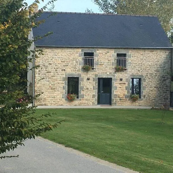 Gîte à la ferme, au coeur du Mené, hotel in Laurenan