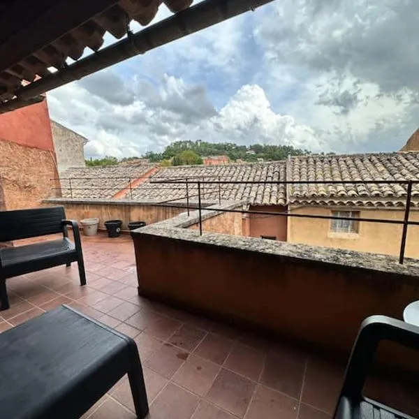Appartement centre village – hotel w mieście Roussillon