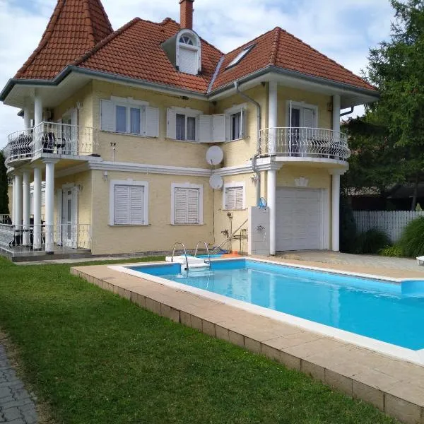 Bella Villa Apartmanház, hotel v destinaci Zamárdi