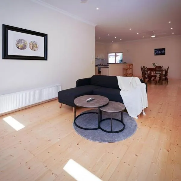 Twilight Villa - 3 bedroom house in Box Hill, hotel en Box Hill