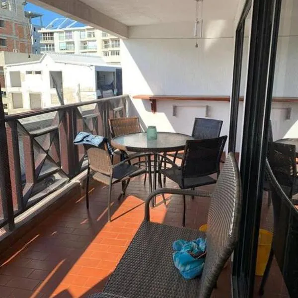 Hermoso apartamento con balcón cerca a la mejor playa, hotel en San Andrés