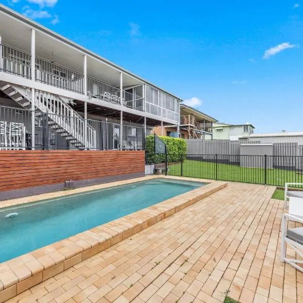 Hillcrest House - A Poolside Retreat on the Coast, hotel v destinaci Hervey Bay