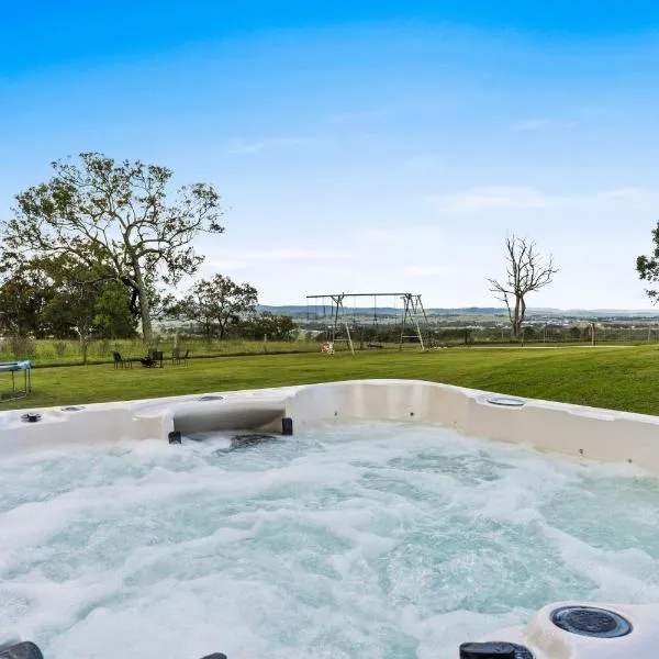 Heavenly Hideaway at Lovedale with Private Pool and Spa, hotel in Lochinvar