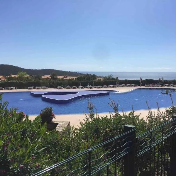 Beau 2 pièces, Magnifique vue mer et piscine, hotel i Les Issambres