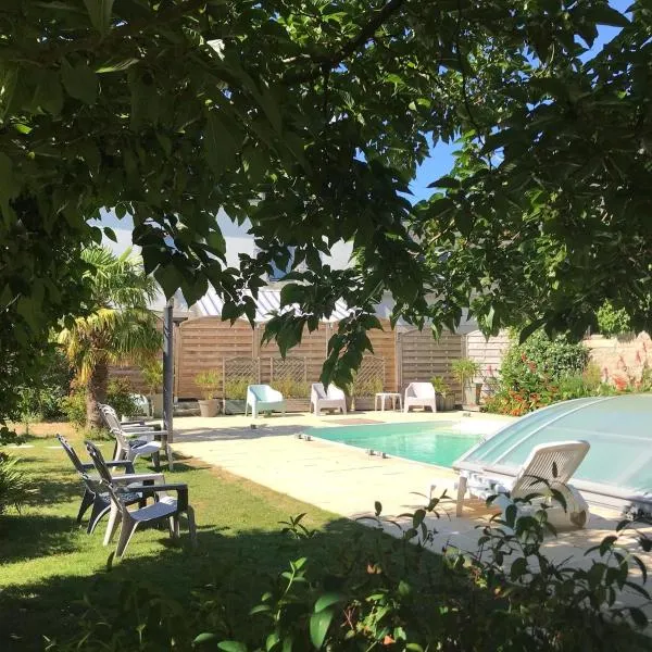 Domaine des Pins, Hotel in Cast