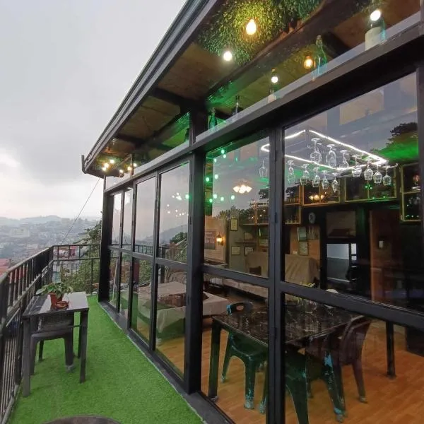 Holyghost Veranda Baguio Transient Guest House 42 step rooftop, hotel v destinaci Baguio