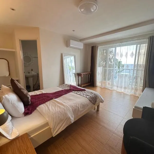 CasaDel Beach House, hotel in Mabini