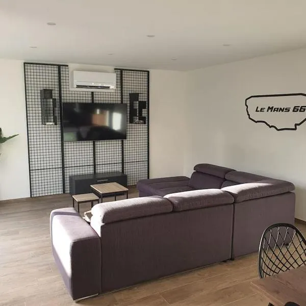 Maison à thème le Mans 66 – hotel w mieście Guécélard