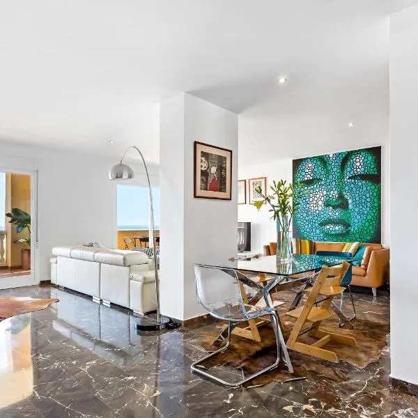 Apartment with sea views、フエンヒロラのホテル