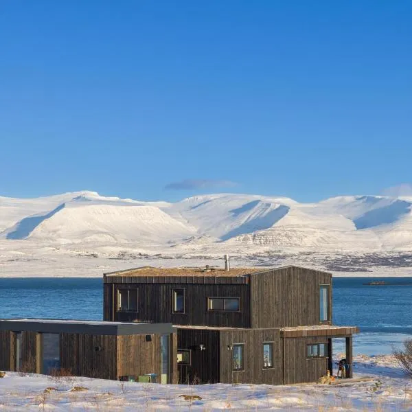 The Oceanfront Private Northern Lights Villa, hotel v destinaci Reynivellir